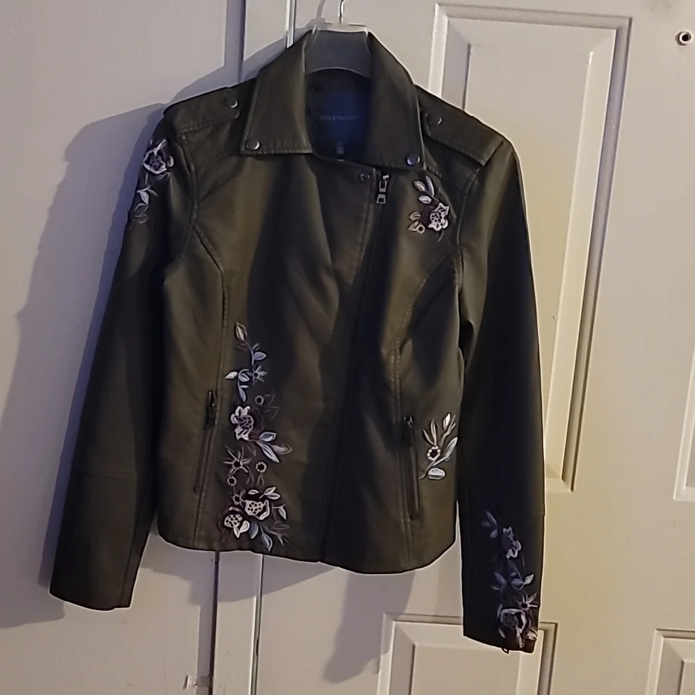 Coat - Picture 4 of 4